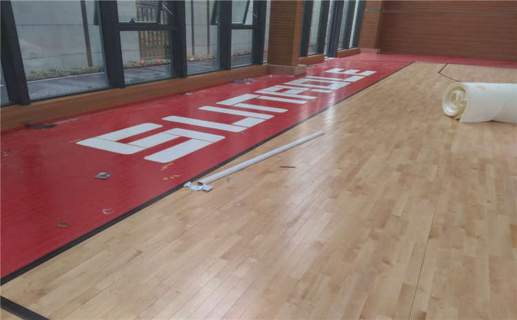 楓木籃球館木地板怎么維修？
