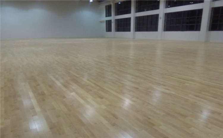 20厚排球館木地板怎么翻新？