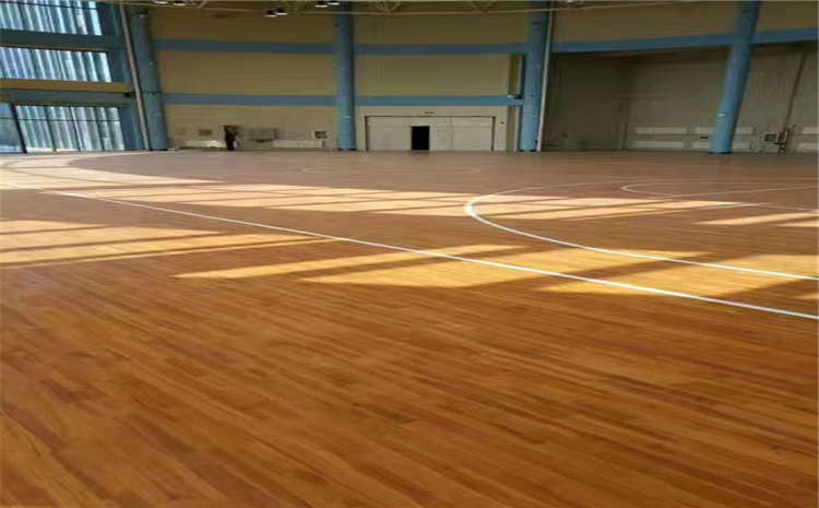 五角楓籃球館木地板怎么維修？