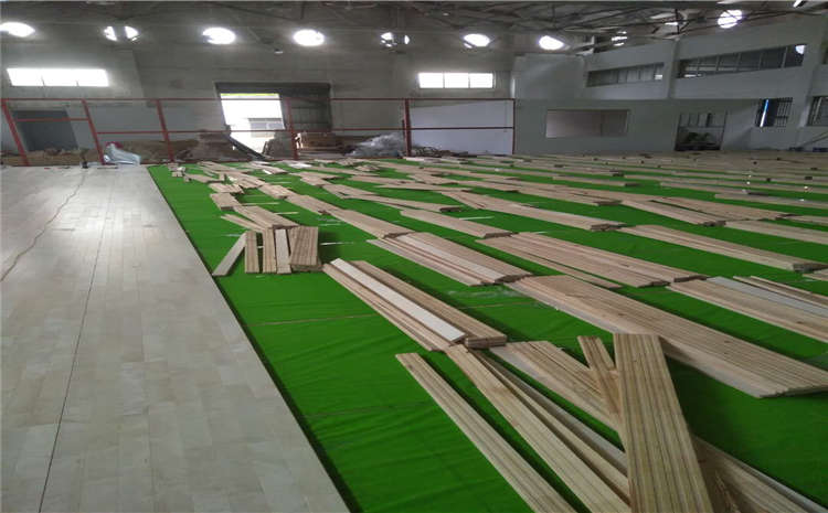 22厚籃球館木地板造價是的多少？