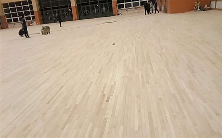拼接板羽毛球館木地板怎么維修？